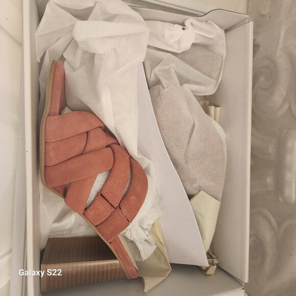 Journee Collection "Lyddie" Leather Sandals. NIB. Size 9 - Picture 10 of 11